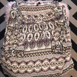 Very cute off the shoulder top💫